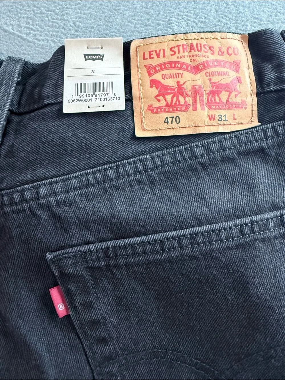 Levi’s - Men's 470 Baggy Denim Jean Shorts